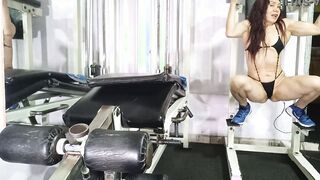 SCULPTURAL cougar HOT SHOWS HER BOOTY WHILE WORKING HER HAMSTRINGS