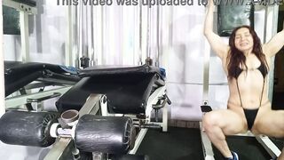 SCULPTURAL cougar HOT SHOWS HER BOOTY WHILE WORKING HER HAMSTRINGS