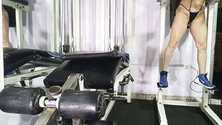 SCULPTURAL cougar HOT SHOWS HER BOOTY WHILE WORKING HER HAMSTRINGS