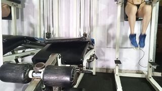 SCULPTURAL cougar HOT SHOWS HER BOOTY WHILE WORKING HER HAMSTRINGS