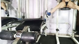 SCULPTURAL cougar HOT SHOWS HER BOOTY WHILE WORKING HER HAMSTRINGS