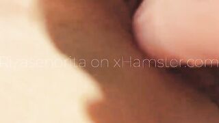 Clitoris and vibrator finger bang made me cum