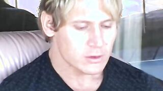 Blonde dude fingered old dark hair's snatch