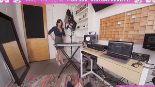 VR BANGERS milf squirting Bae makes sexsual song