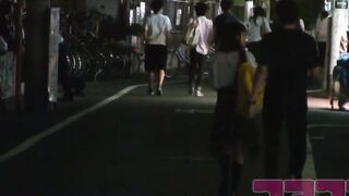 Drinking Paco of the phrase that took off the uniform girls into the Yamate line game by taking the town Nampa karaoke