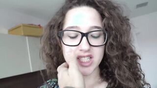 Alma del Rey, eighteen, is a voluptuous fanatic women from Nacho Vidal who can't wait to be nailed by him. Inside casual clothes and glasses, the curly dark hair receives a fierce nailed.