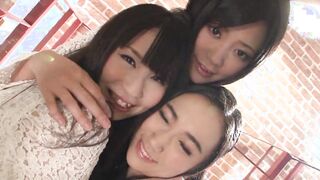 Asiatische Teenagers squirten gemeinschaftlich