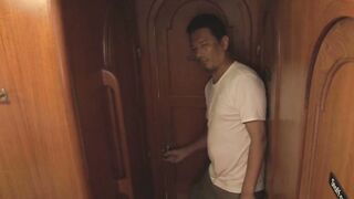 Asiatische Bikini girls haben Gruppensex mit zu vielen harten Schwaenzen