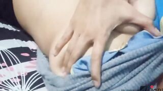 oriental amateur cunt with mouth strokes and finger bang her twat