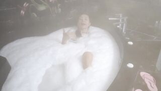 THE SEXUAL cougar BOMBSHELL COMES OUT OF THE SAUNA VERY SWEATY AND GETS SOAK INSIDE FOAM