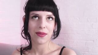 Amateur mom only likes sex toys and huge cocks inside the twat