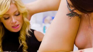MOMMY'S CHICK - Haley Reed's Nasty mom And Doctor Only Want To Play With Her Tight Vagina