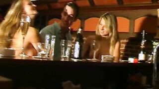 Von der Bar ins Bett - Soldat bumst two Sexbomben