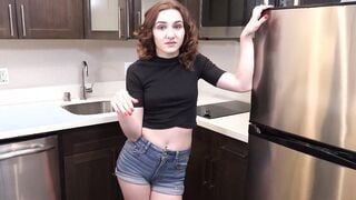 Crazy Family - I came on my stepsis Kelsey Kage face