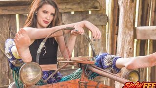 Hippie country chick Starshine Kinky Toes Scene for Sinful Toes
