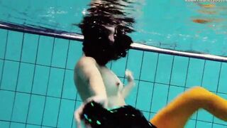 Bombshell orange tights of Markova underwater