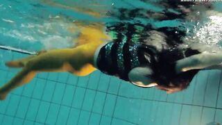 Bombshell orange tights of Markova underwater