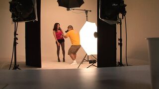 Thai Mom Notgeil fickt den Fotograf beim Casting