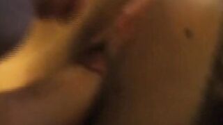 Freund filmt seine Freundin wie sie sich two Sex Toys reinsteckt