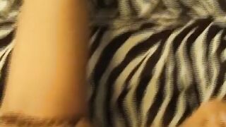 Freund filmt seine Freundin wie sie sich two Sex Toys reinsteckt