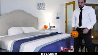 Big Titted mom Vampire Anna Bell Peaks Needs Human's Cum