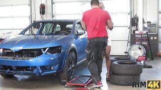RIM4K. Well-rounded cutie tastes asshole of tired vehicle mechanic