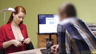 LOAN4K Incroyable rousse suce et chevauche la bite pour gagner de l'argent