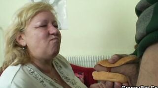 Older grandmother let herself be boned from behind