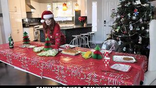 Family Rubs - Holiday Season Gets Merrier When Celebration Ends With Hardcore Sex Party