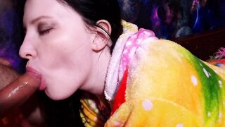 Thin 19 year old deepthroats and jizzed on lips