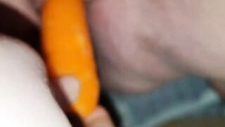 Fucking my vagina with a carrot