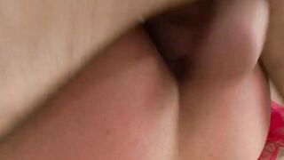 Hoe with tats and rings give bro a oral sex indoors!