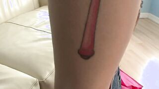 Hoe with tats and rings give bro a oral sex indoors!