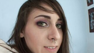 Hoe with tats and rings give bro a oral sex indoors!