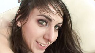 Hoe with tats and rings give bro a oral sex indoors!