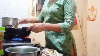 desi Beauty ex-wife get fuck while cooking
