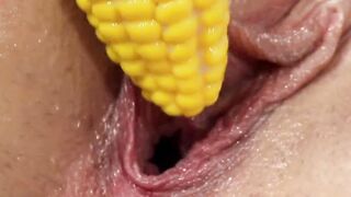 Notgeiler Pornostar Billy Raise besorgt es sich alleine zu Hause