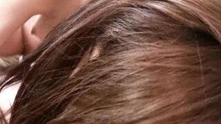 Junge Thai squirtet beim fingern und danach beim ficken