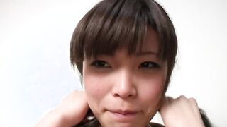 Junge Thai squirtet beim fingern und danach beim ficken