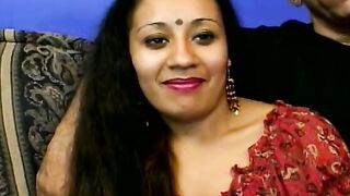 Desi floozie improves her English linguistic exercises into company of 4 American studs