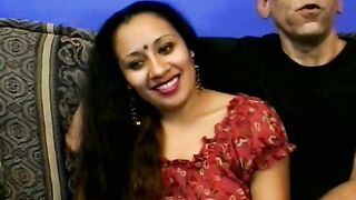 Desi floozie improves her English linguistic exercises into company of 4 American studs