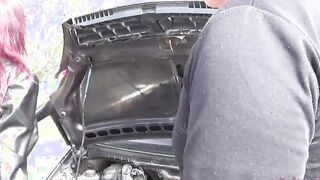 Roberta Farnese breaks down the vehicle and knows how to thank the men who help her fix it