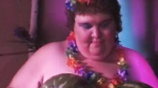 Long milky skin thot gets her fat snatch finger fucked