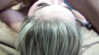 Blonde liebt es zu blasen umso tiefer umso besser