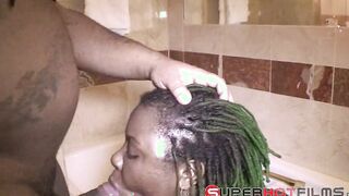 Poizon Ivy Fuck into the Bathtub