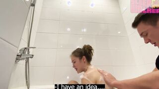STEP DAUGHTER AND STEPFATHER ALONE INTO THE WC