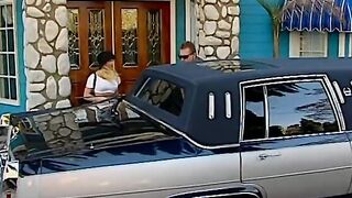 Bro gets sex from beauty blonde into limo