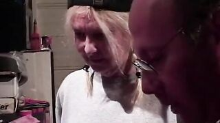 Old Bombshell dig tongue into her snatch