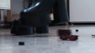 crushing bdsm