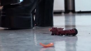 crushing bdsm